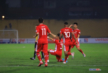 VIDEO: Cười ra nước mắt với bàn thắng từ trên trời rơi xuống của Viettel