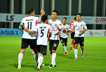 VIDEO: Người hùng AFF Cup 2018 ghi điểm với HLV Park