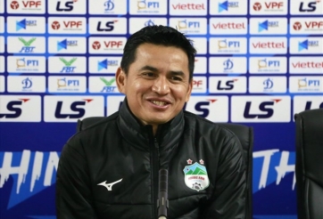 VIDEO: Kiatisak selfie với phóng viên sau khi lên đỉnh V-League