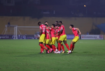 VIDEO: Tiền đạo Hà Tĩnh suýt có siêu phẩm ở cự ly không tưởng tượng nổi