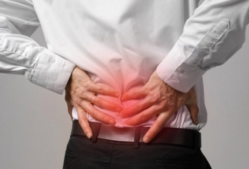 7 động tác giúp giảm cơn đau lưng thực hiện được ngay trên giường