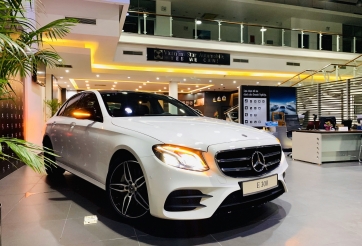 Giá xe Mercedes C300 AMG 2020 có khiến các đối thủ dè chừng?