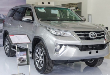 Bán kiểu “bia kèm lạc”, vì sao Fortuner vẫn đắt khách