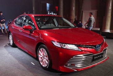 Toyota Camry 2019 đẹp lộng lẫy ra mắt, giá từ 1 tỷ đồng