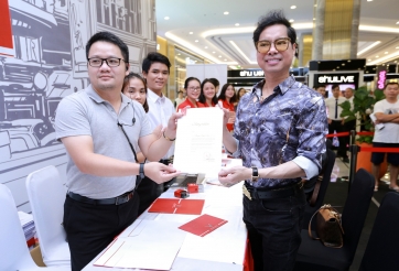 Loạt ‘sao Việt’ đình đám sở hữu xe VinFast đầu tiên