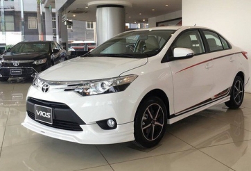 Hàng loạt ô tô giảm giá 'sốc' dịp cuối năm