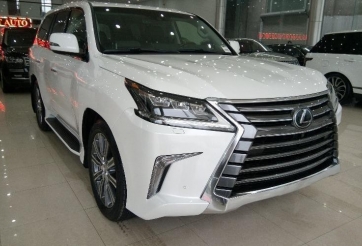 Thị trường ô tô cuối năm: Tăng giá hàng trăm triệu đồng