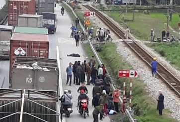 Xe tải mất lái khiến 8 người tử vong ở Hải Dương 