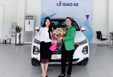 Nghệ sĩ nổi tiếng mua ô tô cũng không tránh được cảnh 'bia kèm lạc'