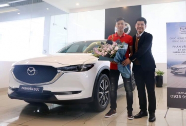 Tuyển thủ Phan Văn Đức tậu “xế hộp” ở tuổi 22