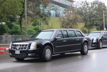 Dàn xe “quái thú” của Tổng thống Donald Trump lăn bánh tại Hà Nội