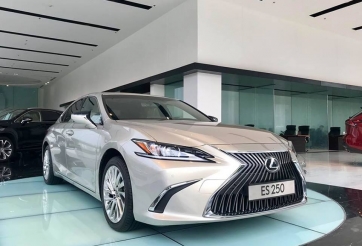 Chi tiết Lexus ES 250 2019 tại đại lý, giá đắt nhất phân khúc