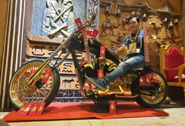 Phúc XO – đại gia nổi tiếng nhờ mô tô dát vàng bị công an tạm giữ