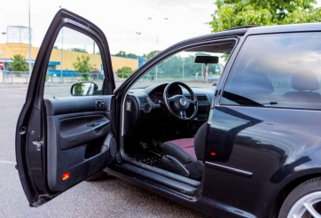 Cách hạ nhiệt ô tô nhanh chóng khi đỗ xe ngoài trời nắng