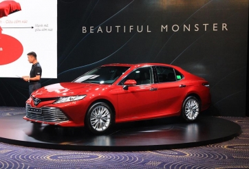 Vì sao Toyota Camry 2019 “gây sốt” với khách Việt?