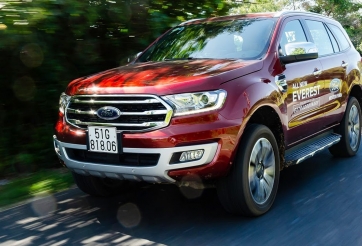 Ô tô Ford đồng loạt giảm mạnh trong tháng “cô hồn”