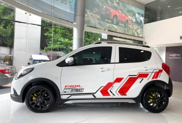 Chi tiết VinFast Fadil phiên bản 'độ' thể thao tại đại lý