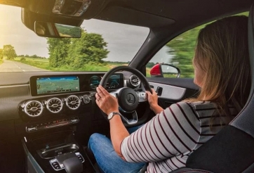 Mercedes-Benz bí mật cài thiết bị theo dõi khách hàng trên xe