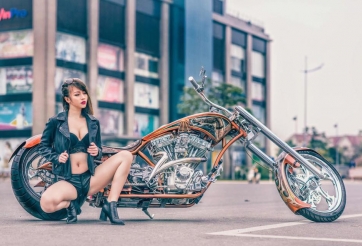 Xe & người đẹp: Mô tô Chopper cực hiếm khoe dáng bên hot girl Ngân Lee
