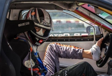 VIDEO: Chàng trai cụt 2 tay vẫn Drift ấn tượng trên đường đua