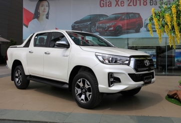 Giá niêm yết Toyota Hilux 2019 giảm tới 33 triệu đồng