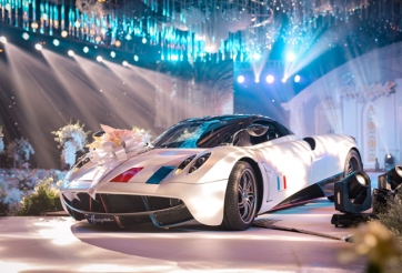Minh “Nhựa” lái Pagani Huayra hơn 80 tỷ đồng đưa con gái vào lễ đường