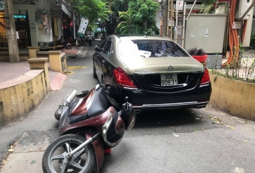 Tài xế Mercedes-Maybach S650 đánh người vì va chạm giao thông