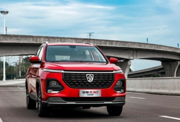 Ô tô 7 chỗ Trung Quốc đẹp long lanh giá chỉ 254 triệu đồng