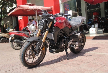 Chi tiết Honda CB300R tại đại lý, giá 140 triệu đồng