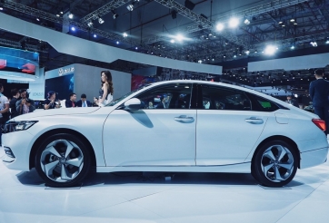 Giá 1,3 tỷ đồng, Honda Accord 2020 có gì để đấu với Toyota Camry