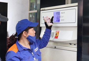 Giá xăng tiếp tục giảm từ 15h chiều nay 31/10