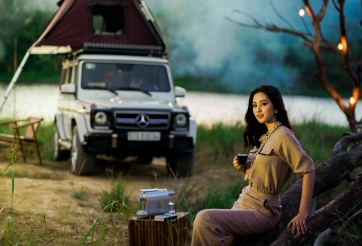 Xe & người đẹp: Hoa hậu Tiểu Vy cuốn hút bên Mercedes-Benz G63 AMG độ