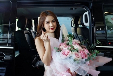 Hot girl Sam mang vali tiền đi mua Mercedes-Benz gần 2,6 tỷ đồng