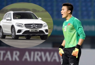 Thủ môn Bùi Tiến Dũng bất ngờ được tặng xe Mercedes-Benz tiền tỷ