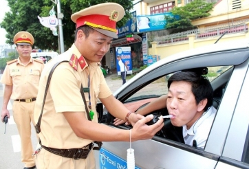 Uống rượu, bia sau bao lâu thì có thể lái xe?