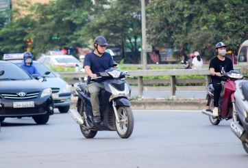 Phạt tới 2 triệu đồng nếu sử dụng điện thoại khi lái xe