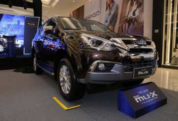 Giá xe Isuzu D-max và mu-X giảm “sốc” tới 200 triệu đồng