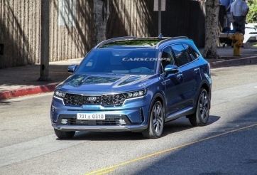 KIA Sorento 2021 lộ diện trên đường phố, chờ ngày đối đầu Fortuner