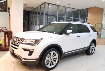 Giá xe Ford Explorer giảm 'sốc', đại lý chào bán dưới 2 tỷ đồng