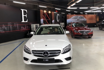 Mercedes-Benz C180 giá 1,4 tỷ đồng có gì đấu Toyota Camry
