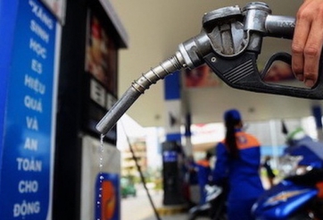 Giá xăng bất ngờ giảm 'sốc' hơn 2.000 đồng/lít