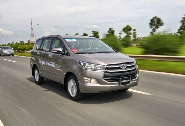 Toyota Innova: Giá lăn bánh 2023, TSKT & đánh giá xe chi tiết
