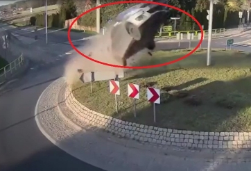 VIDEO: Ô tô mất lái bay lên trời như trong phim hành động