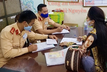 Phượng 'Mazda' bị phạt 4 triệu vì đi ngược chiều và livestream chửi bới