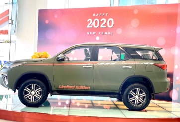 Ngắm Toyota Fortuner Limited Edition màu cực đẹp tại đại lý