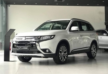 Mitsubishi Outlander đại hạ giá 180 triệu đồng, cạnh tranh Honda CR-V