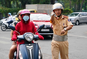 Đi xe quá chậm có bị CSGT phạt không?