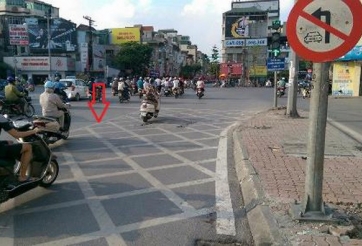 Đi xe vào vạch kẻ mắt võng sẽ bị phạt bao nhiêu?