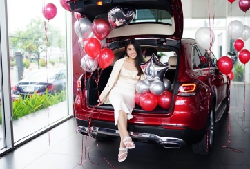 Hot girl 'Thích ăn phở' tậu Mercedes-Benz GLC 200 hơn 1,7 tỷ đồng