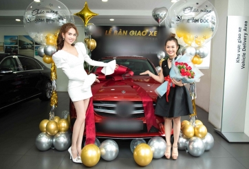Thu nhập khủng, Ngọc Trinh chi tiền tỷ mua xe hơi tặng cho nhân viên